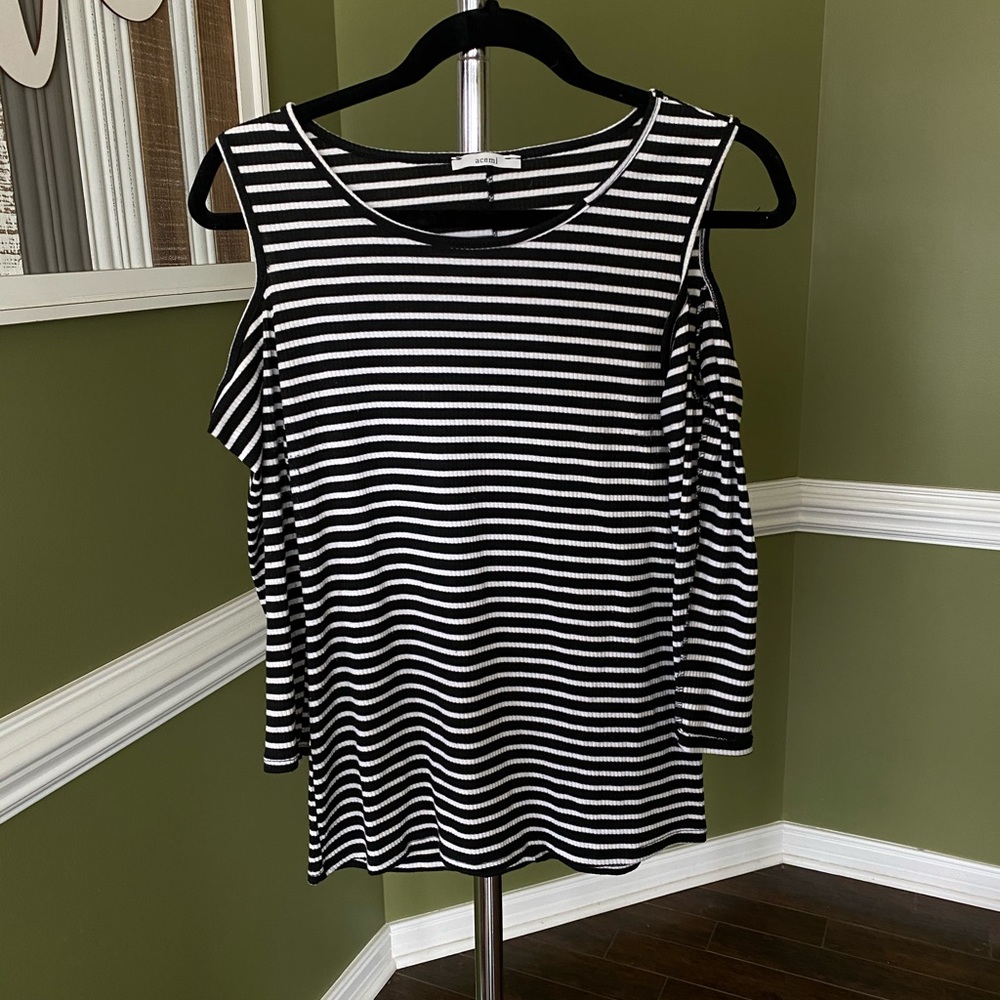 Black & white cold shoulder top